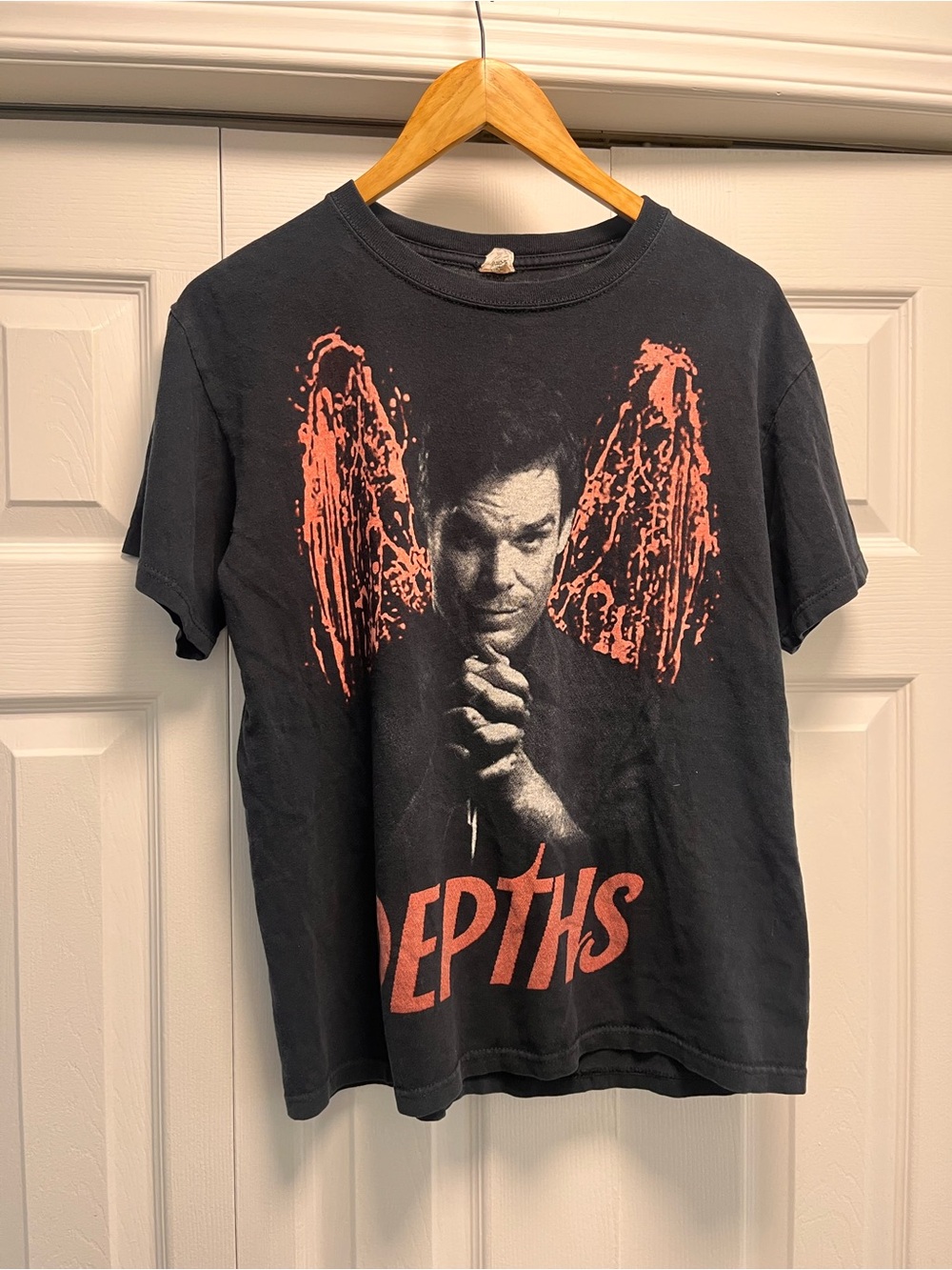 2010s Dexter “Depths” Tv-show shirt